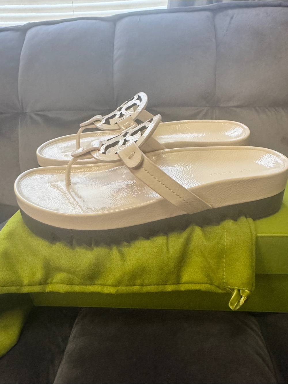 Tory Burch Cream Patent Leather Logo Thong Sandals - Picture 2 of 7
